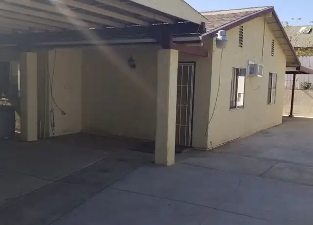 Property at 1040 S Alice Ave, Rialto, CA, 92376, 2 beds, 1 bath, [object Object]