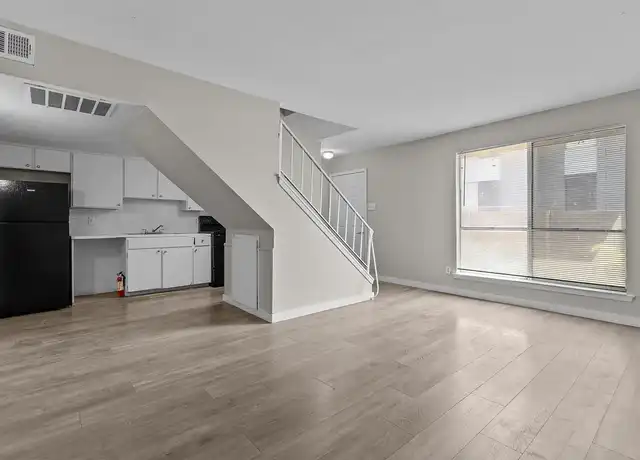 Property at 3311 at Vernon - 3311 S Vernon Ave, Dallas, TX, 75224, 1-2 bed, 1-1.5 bath, [object Object]