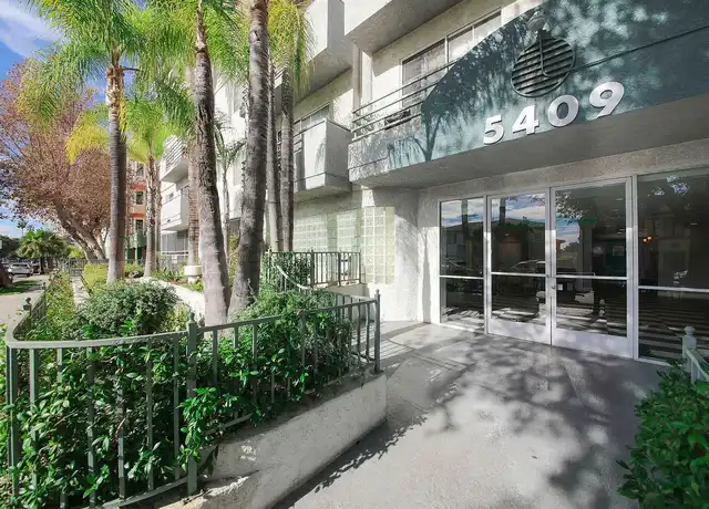 Property at Sterling Court Apartments - 5409 Carlton Way, Los Angeles, CA, 90027, 1 bed, 1 bath, [object Object]