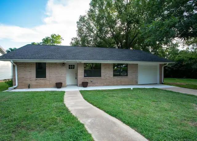 Property at 1000 Marie St, Brenham, TX, 77833, 3 beds, 2 baths, [object Object]