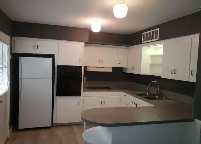 Property at 814 W Maple St, Fayetteville, AR, 72701, 2 beds, 1 bath, [object Object]