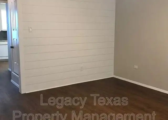 Property at 1407 Courtney Pl, Cleburne, TX, 76033, 2 beds, 1.5 baths, [object Object]