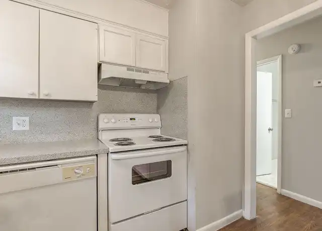 Property at Crossings at Clairemont - 2218 E 59th St, Tulsa, OK, 74105, 1 bed, 1 bath, [object Object]