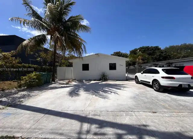 Property at 707 SW 10th St Unit 1-4, Dania Beach, FL, 33004, 2 beds, 1 bath, [object Object]