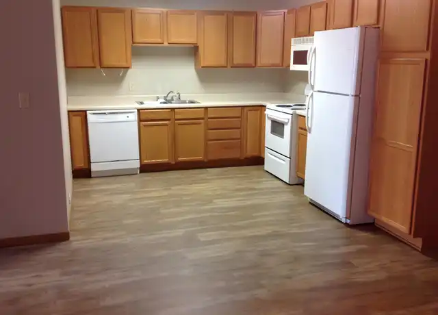 Property at 3553 13th Ave N, Grand Forks, ND, 58203, 3 beds, 2 baths, [object Object]