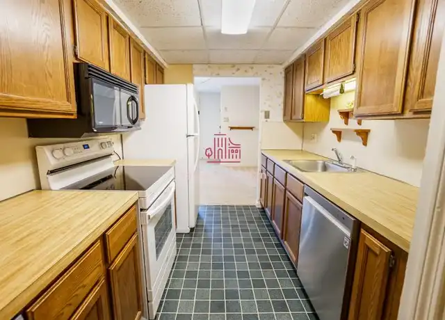 Property at 41 Angleside Rd, Waltham, MA, 02453, 2 beds, 2 baths, [object Object]