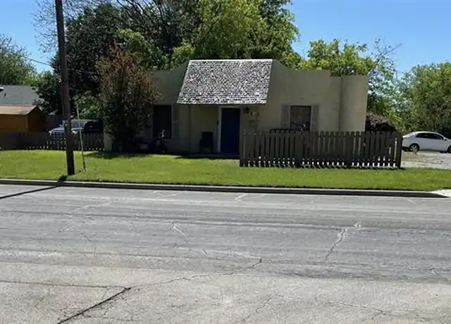 Property at 1100 Magnolia St Unit C, Brownwood, TX, 76801, 1 bed, 1 bath, [object Object]
