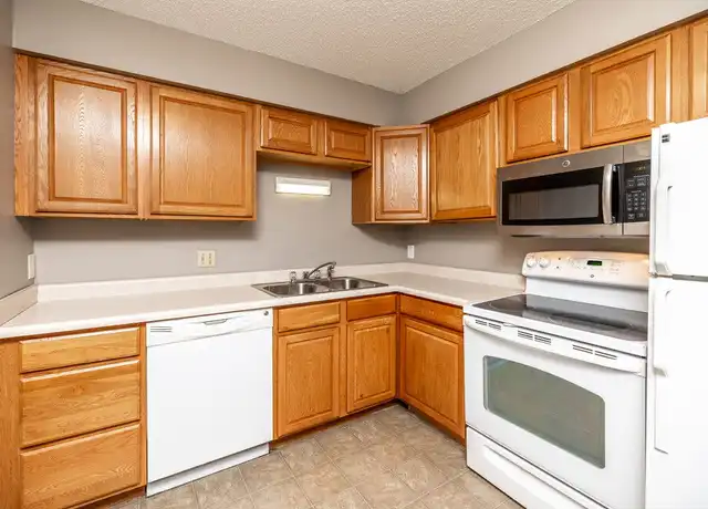 Property at 1014 Oakcrest St Unit 2, Iowa City, IA, 52246, 2 beds, 1 bath, [object Object]