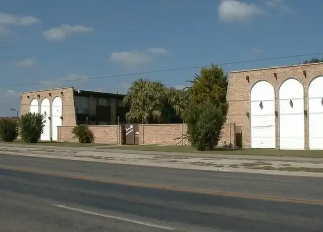 Property at 704 W Corral Ave, Kingsville, TX, 78363, 1 bed, 1 bath, [object Object]