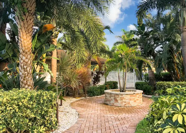 Photo of 2414 Summerset Dr, Melbourne, FL 32935