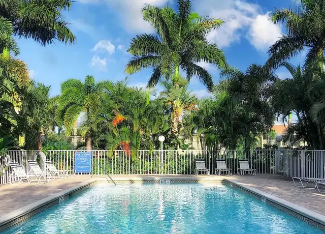 Photo of 2414 Summerset Dr, Melbourne, FL 32935