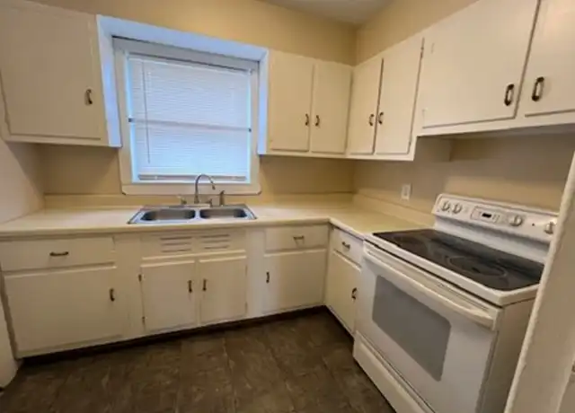 Property at 30 S Pershing Ave Unit 4, Akron, OH, 44313, 2 beds, 1 bath, [object Object]