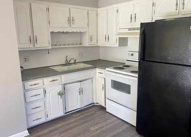 Property at 206 S Sugar Creek Blvd, Sugar Creek, MO, 64054, 2 beds, 1 bath, [object Object]