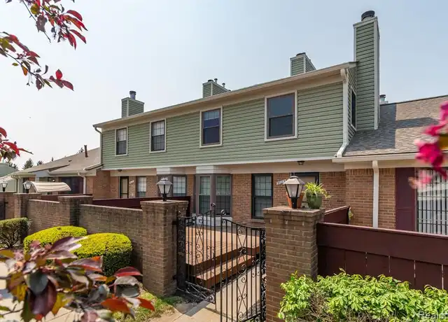 Property at 31117 Country Blf, Farmington Hills, MI, 48331, 2 beds, 1.5 baths, [object Object]