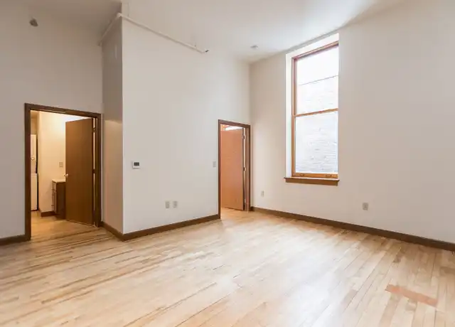 Property at 346 2nd Ave SW, Cedar Rapids, IA, 52404, 1 bed, 1 bath, [object Object]