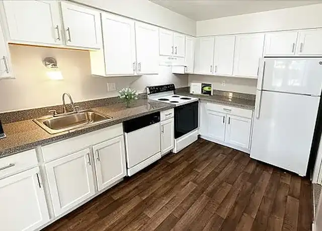 Property at Colony Park Apartments - 21890 Colony Park Cir, Southfield, MI, 48076, 2 beds, 2 baths, [object Object]