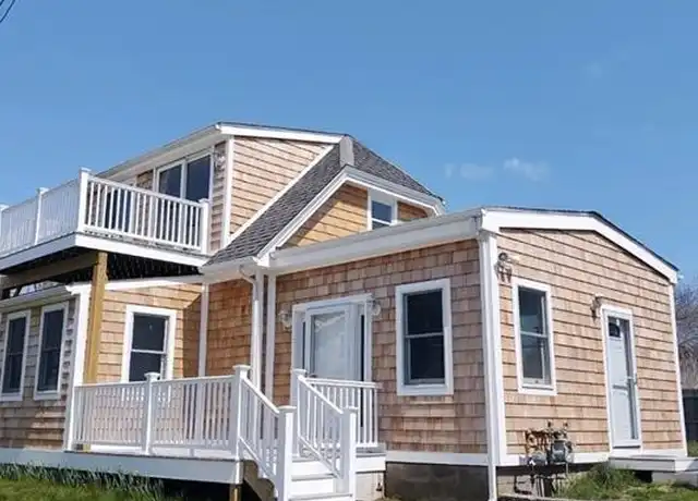 Property at 17 Crescent Rd, Middletown, RI, 02842, 3 beds, 2 baths, [object Object]