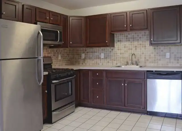Property at Fairmount Park - 400 W Crestwood Dr, Camp Hill, PA, 17011, 2 beds, 1 bath, [object Object]