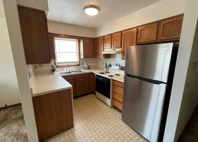 Property at 204 Stonewall Ct Apt 3, Nappanee, IN, 46550, 2 beds, 1 bath, [object Object]