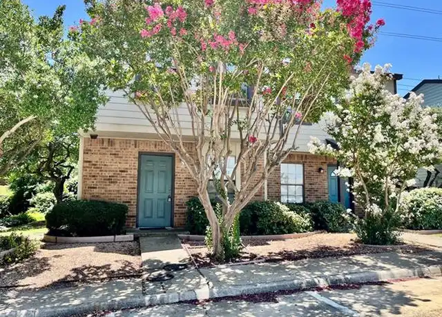 Property at 800 W Collins St, Denton, TX, 76201, 3 beds, 2 baths, [object Object]