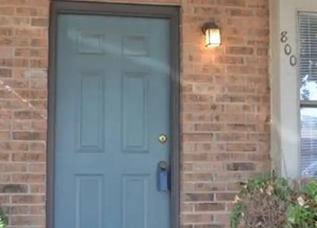 Property at 800 W Collins St, Denton, TX, 76201, 3 beds, 2 baths, [object Object]
