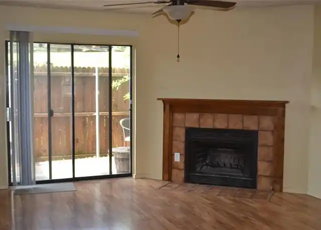 Property at 800 W Collins St, Denton, TX, 76201, 3 beds, 2 baths, [object Object]