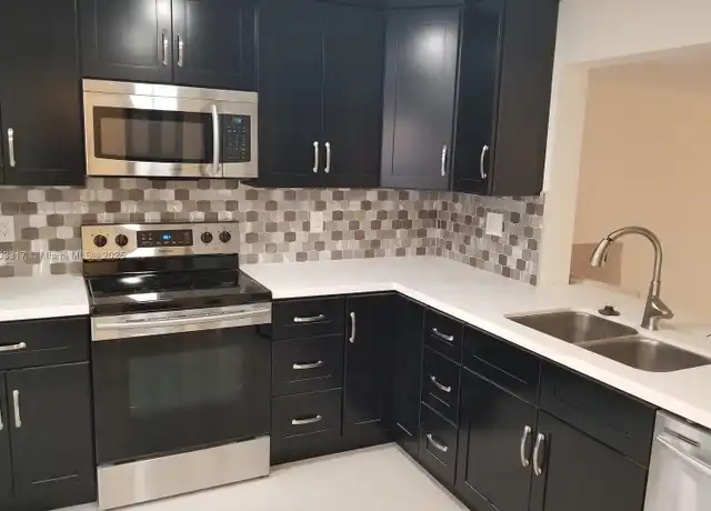 Property at 907 NE 27th Ave #907, Hallandale Beach, FL, 33009, 3 beds, 2.5 baths, [object Object]