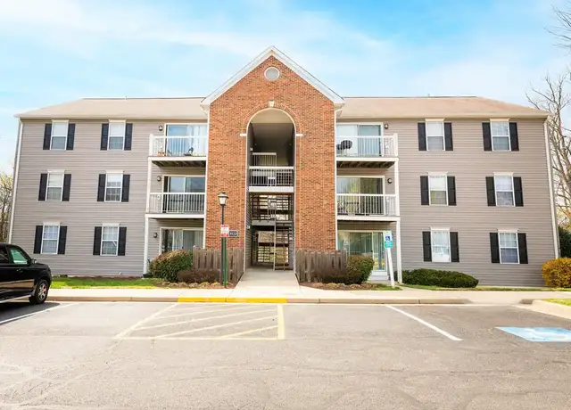 Photo of 13940 Longwood Manor Ct, Woodbridge, VA 22191