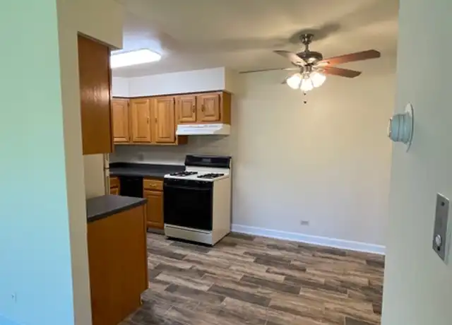 Property at 875 Westmoreland Dr Unit 6, Vernon Hills, IL, 60061, 1 bed, 1 bath, [object Object]