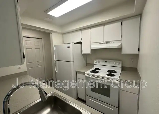 Property at 3414 S Grand Blvd Unit 201, Spokane, WA, 99203, 2 beds, 1 bath, [object Object]