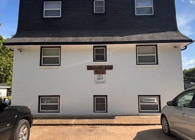 Property at 923 Fremont St Unit 1, Manhattan, KS, 66502, 2 beds, 1 bath, [object Object]