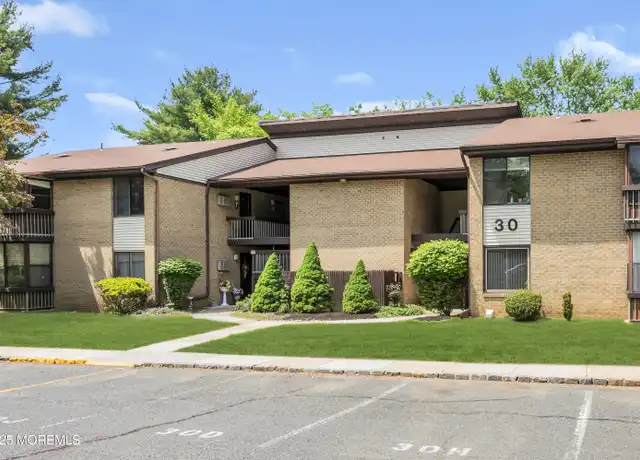 Property at 30 Meadow Green Cir Unit F, Manalapan, NJ, 07726, 2 beds, 1 bath, [object Object]