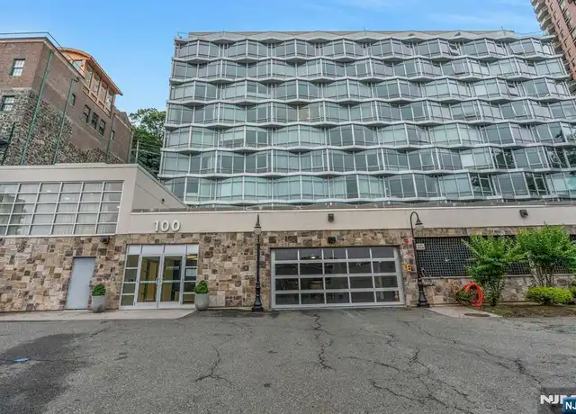 Property at 100 Thompson Ln Unit 6C, Edgewater, NJ, 07020, 1 bed, 1.5 baths, [object Object]