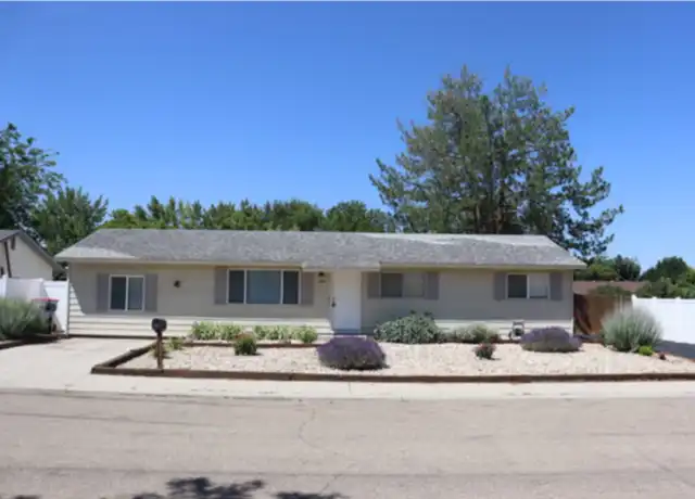 Property at 1304 W Fairwood Dr, Meridian, ID, 83646, 3 beds, 1 bath, [object Object]
