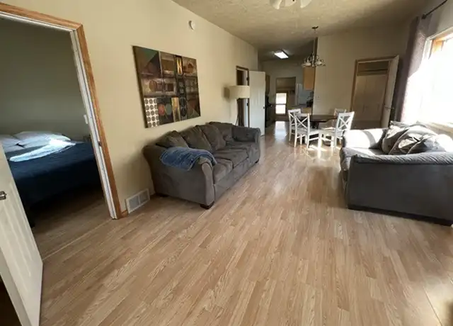 Property at 1508 S Cliff Ave, Sioux Falls, SD, 57105, 2 beds, 1 bath, [object Object]