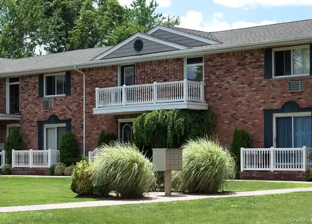 Property at 12 Baker St Unit 12C, Babylon, NY, 11704, 1 bed, 1 bath, [object Object]
