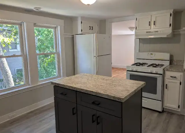 Property at 96 Bridge St Apt 2, Beverly, MA, 01915, 2 beds, 1 bath, [object Object]