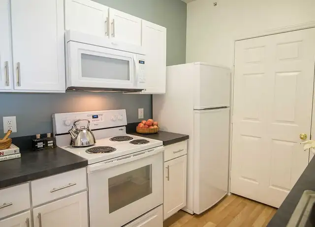 Photo of 1 Matthew Ln, Braintree, MA 02184