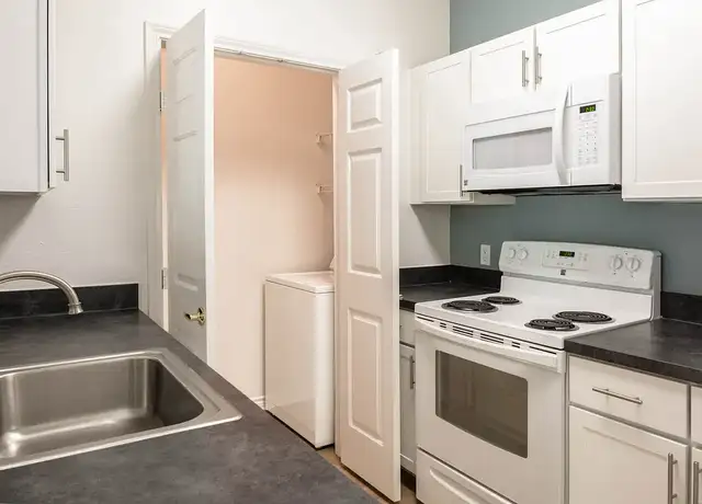 Photo of 1 Matthew Ln, Braintree, MA 02184