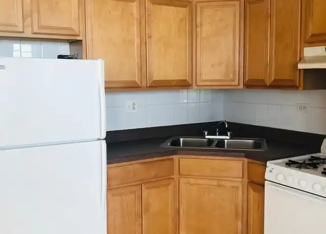 Property at 912 W Dakin St, Chicago, IL, 60613, 1 bed, 1 bath, [object Object]