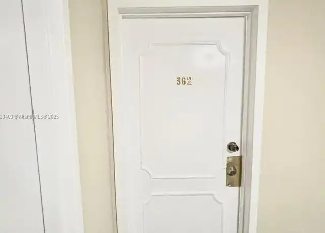 Property at 801 Brickell Bay Dr #362, Miami, FL, 33131, 2 beds, 1.5 baths, [object Object]