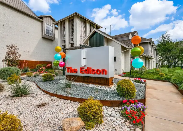 Photo of 9959 Adleta Blvd, Dallas, TX 75243
