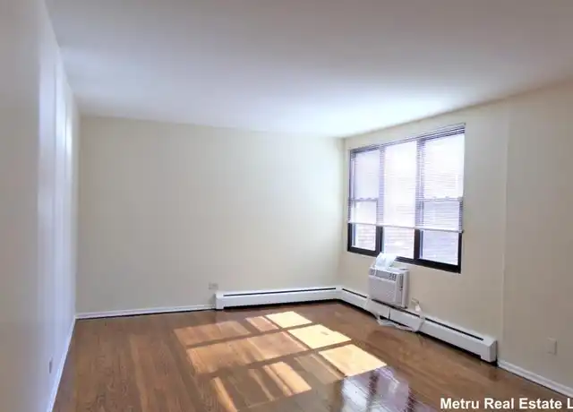 Property at 1644 W Sherwin Ave, Chicago, IL, 60626, 2 beds, 1 bath, [object Object]