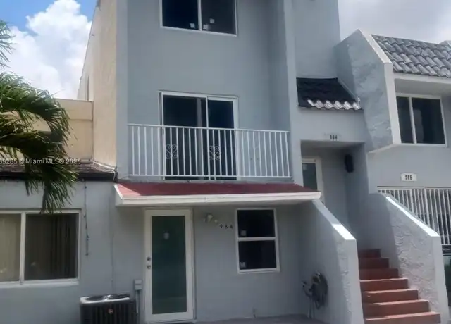 Property at 984 W 40th St #2, Hialeah, FL, 33012, 3 beds, 3 baths, [object Object]