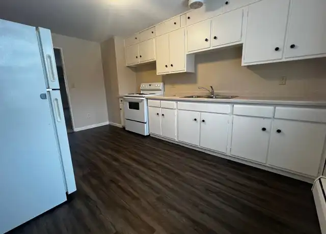 Property at 1821 13 1/2 St S Unit 4, Fargo, ND, 58103, 2 beds, 1 bath, [object Object]