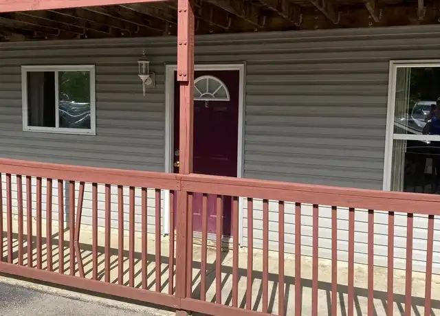 Property at 321 E Mill St, Carbondale, IL, 62901, 1 bed, 1 bath, [object Object]