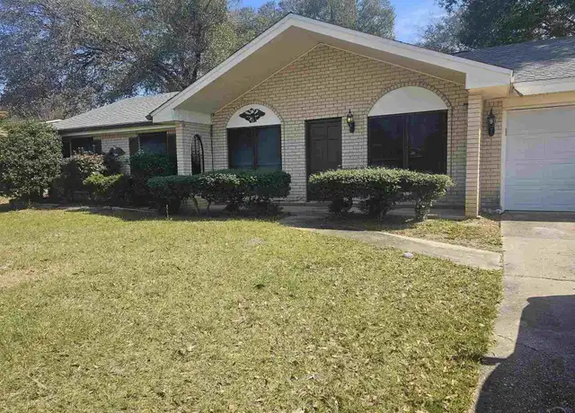 Property at 5818 Ventura Ln, Pensacola, FL, 32526, 4 beds, 2 baths, [object Object]