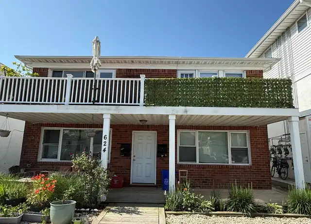 Property at 624 E Broadway Unit Lower, Long Beach, NY, 11561, 1 bed, 1 bath, [object Object]