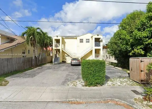 Property at 220 NW 7th Ave Unit 4, Miami, FL, 33128, 2 beds, 1 bath, [object Object]