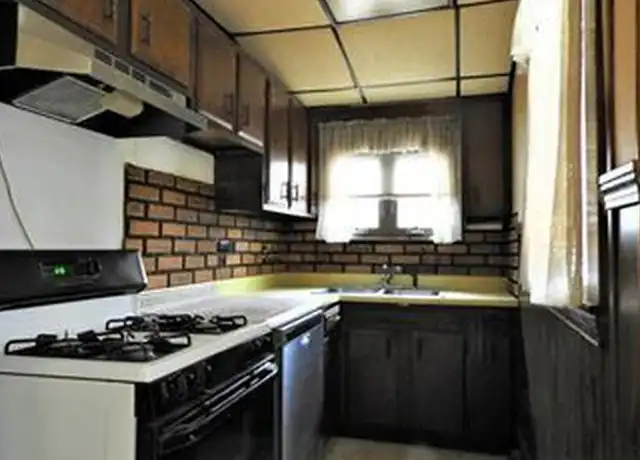 Property at 22 Grand View Ave Unit 1, Somerville, MA, 02143, 3 beds, 1 bath, [object Object]